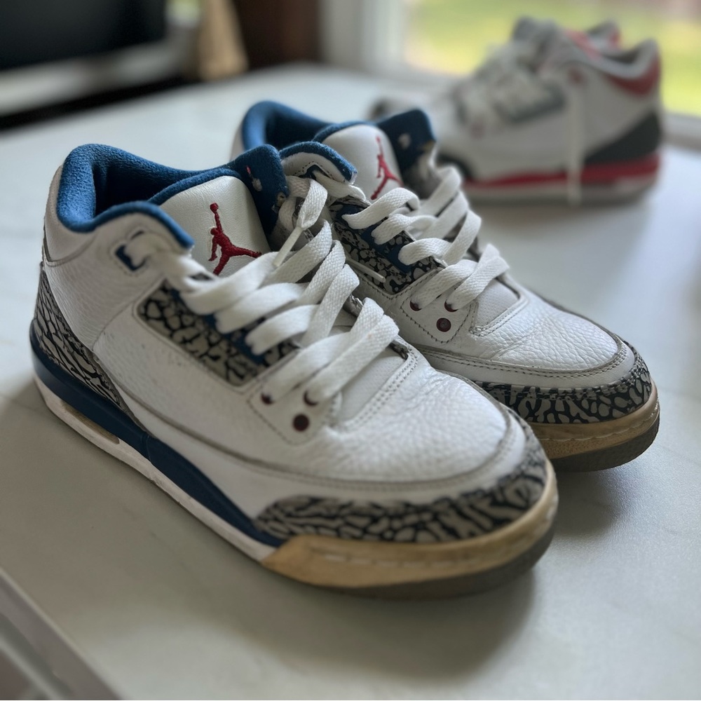 Retro Jordan blue 3s size 4Y 2010